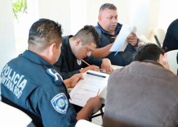 Aplican encuesta a elementos policíacos de Isla Mujeres para mejorar ambiente laboral