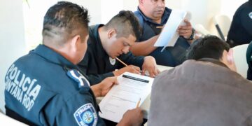 Aplican encuesta a elementos policíacos de Isla Mujeres para mejorar ambiente laboral