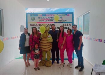 Concientizan a padres de familia en Isla Mujeres sobre detección oportuna del cáncer infantil