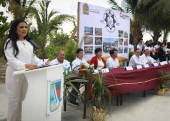 Blanca Merari asiste a celebración del 50 Aniversario de la Secundaria Técnica No. 7