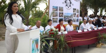 Blanca Merari asiste a celebración del 50 Aniversario de la Secundaria Técnica No. 7