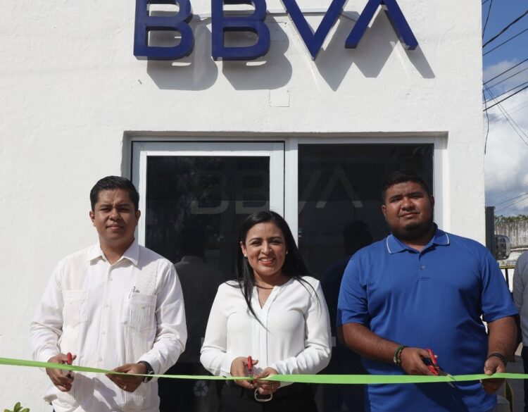 Blanca Merari inaugura cajero automático en delegación de Leona Vicario