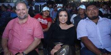 Familias de Leona Vicario disfrutan de una animada segunda noche de Carnaval