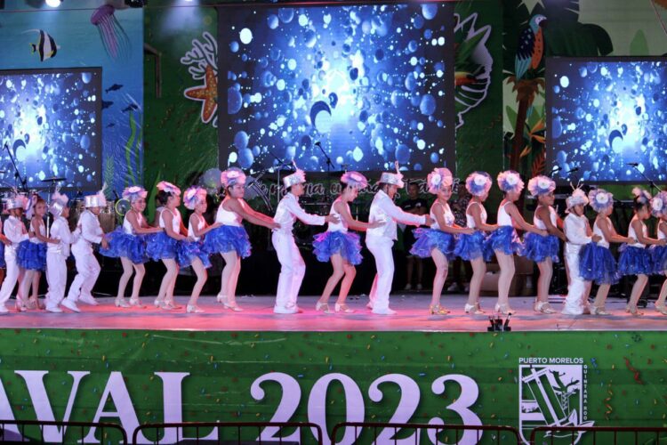 Leona Vicario vive colorida jornada carnavalesca con música y bailes