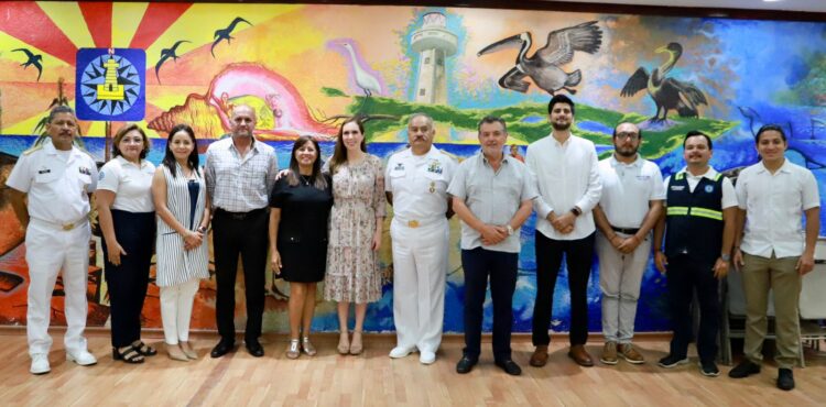 Avanza Atenea Gómez con acciones contra el sargazo en Isla Mujeres