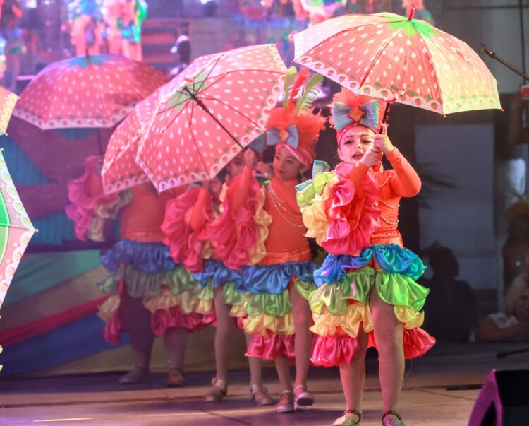 Viven los más pequeños de Isla Mujeres de mágico y divertido Carnaval Infantil