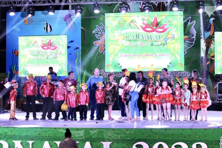 Autoridades premian talento de comparsas, tricis alegóricos y disfraces en Carnaval Leona Vicario 2023