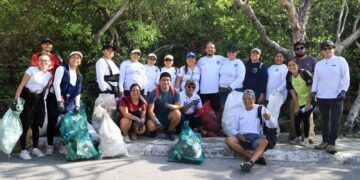 Realizan Jornada de Limpieza en el área costera de Isla Mujeres