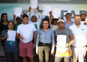 Blanca Merari entrega constancias a 40 pescadores por participar en curso de primeros auxilios