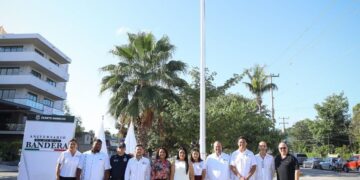 Blanca Merari encabeza ceremonia conmemorativa del Día de la Bandera