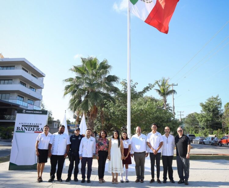 Blanca Merari encabeza ceremonia conmemorativa del Día de la Bandera