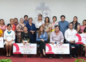 Entrega Mara Lezama apoyos a emprendedores para combatir desigualdades