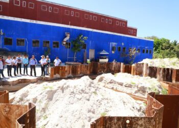 Supervisan autoridades obras de Aguakan en la Zona Insular de Isla Mujeres