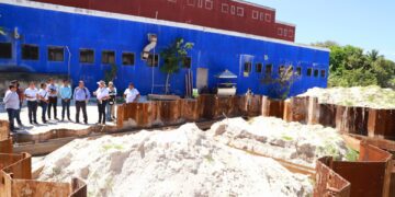 Supervisan autoridades obras de Aguakan en la Zona Insular de Isla Mujeres