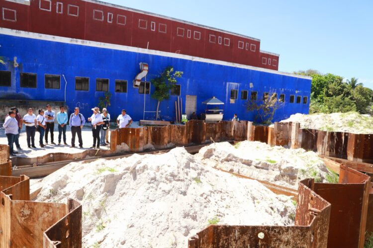 Supervisan autoridades obras de Aguakan en la Zona Insular de Isla Mujeres