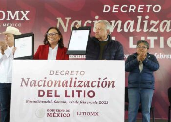 El petróleo y el litio son de la nación, asegura AMLO