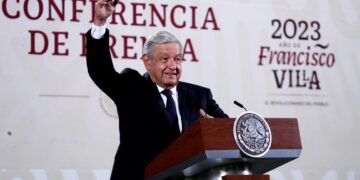Ordenamiento del TEPJF para que una mujer presida INE es positivo: AMLO