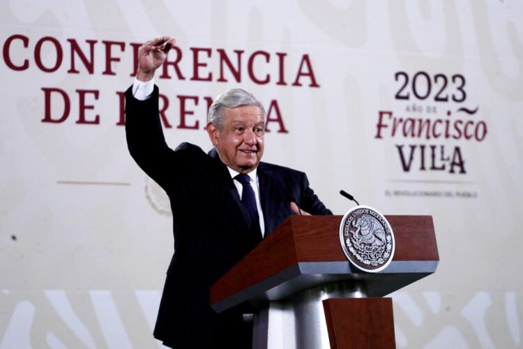 Ordenamiento del TEPJF para que una mujer presida INE es positivo: AMLO