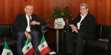 Abordan Adán Augusto López y Ricardo Monreal Plan B y temas de agenda legislativa