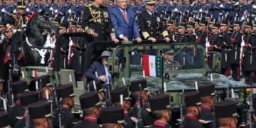AMLO encabeza ceremonia por el 110 aniversario de la Marcha de la Lealtad