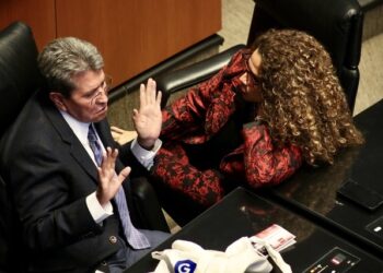 Advierten opositores sobre “alud" de amparos al Plan B de la reforma electoral