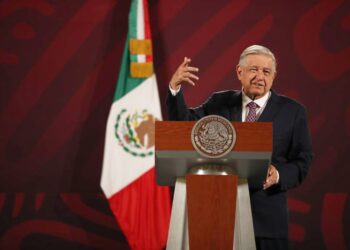 Continúan investigaciones contra operación de empresas factureras: AMLO