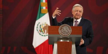 Continúan investigaciones contra operación de empresas factureras: AMLO