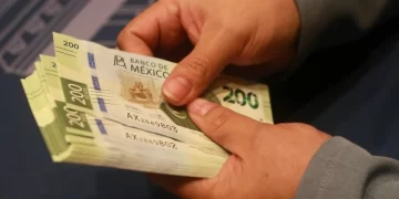 Récord histórico en envío de remesas muestra cultura y valores mexicanos: AMLO