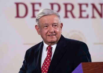 Respetar la ley es necesario para que nadie gane más que el Presidente: AMLO