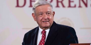 Respetar la ley es necesario para que nadie gane más que el Presidente: AMLO