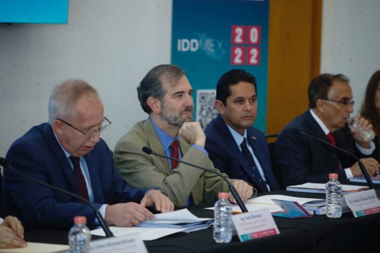 Lamenta Lorenzo Córdova que se quiera elegir a consejeros del INE a través de tómbola