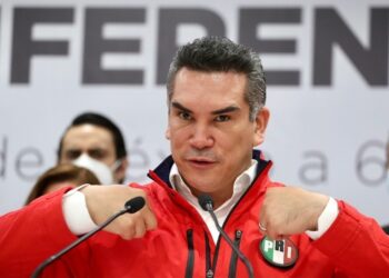 Revienta Alejandro Moreno plenaria de los senadores del PRI