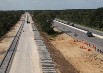 Por bloqueo hacia Cuba se ha dificultado trasladar balasto para Tren Maya: AMLO