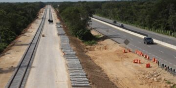 Por bloqueo hacia Cuba se ha dificultado trasladar balasto para Tren Maya: AMLO