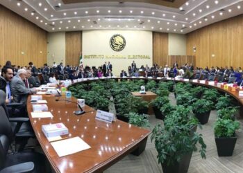 Consejeros nuevos del INE deben ser lo opuesto a los que se van: AMLO