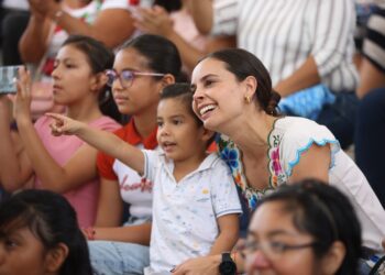 Trabajaremos juntos como familia por el bienestar de Cancún: Ana Patricia Peralta