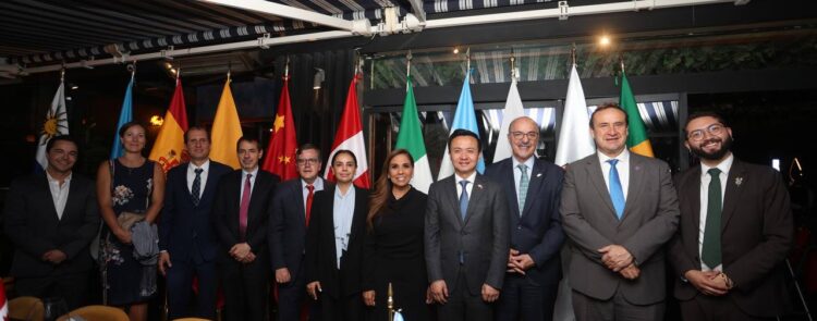 Une Ana Patricia Peralta a Cancún con el mundo