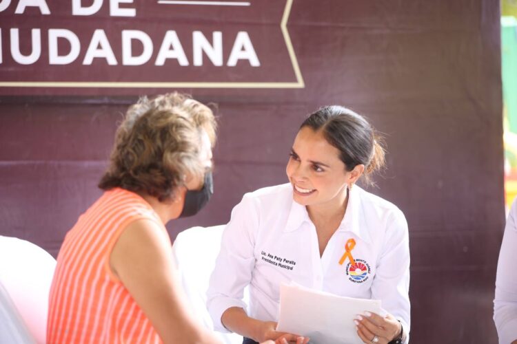 Ana Patricia Peralta resuelve demandas de cancunenses en audiencias públicas