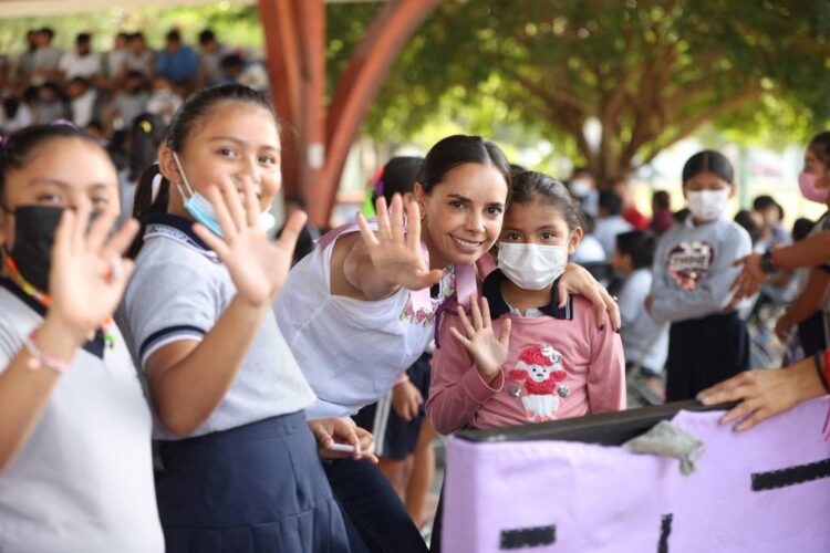 Vivamos la igualdad y unión entre mujeres: Ana Patricia Peralta