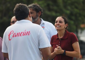 Atiende Ana Paty Peralta reportes ciudadanos