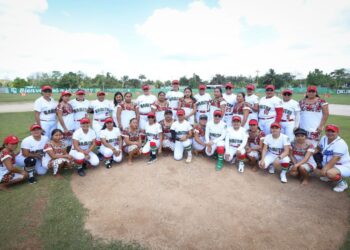 Comunidad de Leona Vicario vive fiesta deportiva con encuentro de Softbol