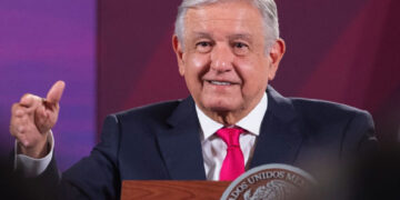 AMLO, a favor de que cuatro consejeros del INE sean elegidos a través de sorteo