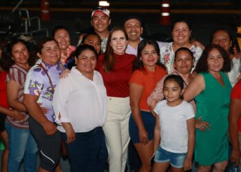 Reconoce Atenea Gómez esfuerzo y participación de familias en concurso Reciclando en Familia