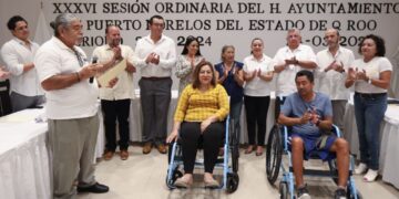 Club Rotario de Puerto Morelos dona sillas de ruedas y bastones al DIF Municipal