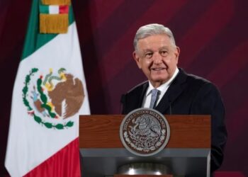 Invita López Obrador a reporteros a mañanera desde el búnker de García Luna