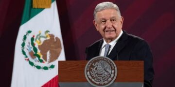 Invita López Obrador a reporteros a mañanera desde el búnker de García Luna