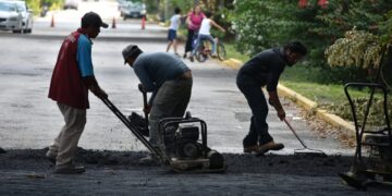 Llevan a cabo mantenimiento permanente a la red vial de Puerto Morelos