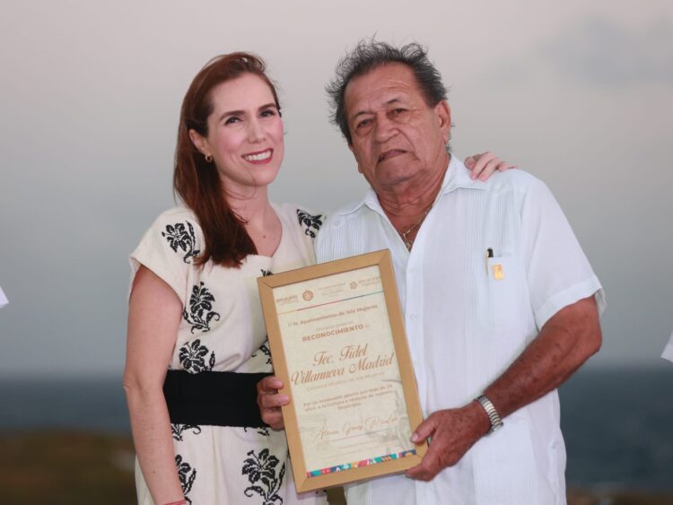 Preside Atenea Gómez el 506 aniversario del descubrimiento de Isla Mujeres