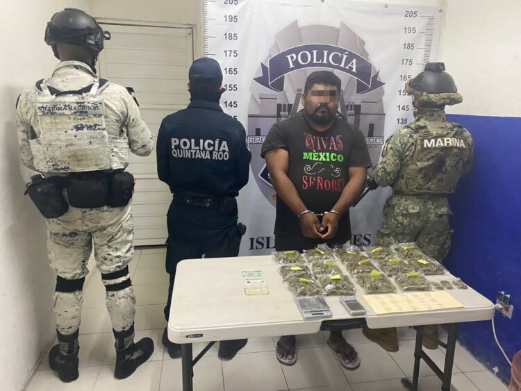 Detienen en Isla Mujeres a sujeto en posesión de estupefacientes