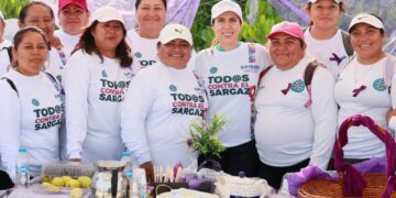 Reconoce Atenea Gómez labor de mujeres que mantienen limpias las playas de Isla Mujeres